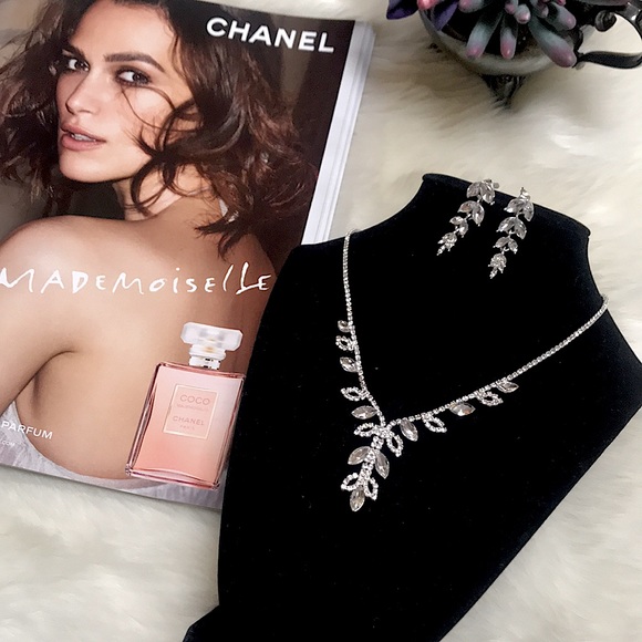 🆕GLAM 2pc Jewelry Set Dangle Earrings & Necklace - Picture 4 of 14